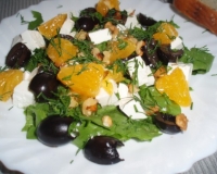 Салат с сыром Фета, апельсином и маслинами