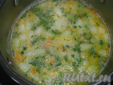 Зелень мелко нарезать, добавить в суп.
