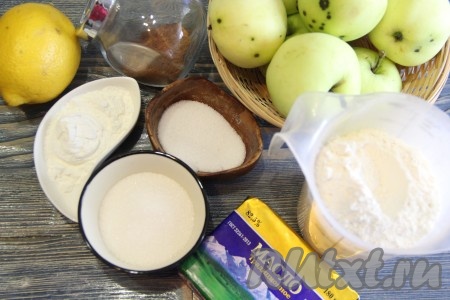 Подготовить продукты для приготовления закрытого яблочного пирога из песочного теста.