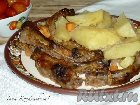 Рецепт свиных ребер с картошкой в духовке