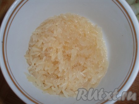 Рис промыть и тоже добавить в суп.