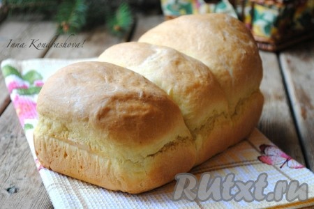 Готовый хлеб достать из формы и дать полностью остыть, желательно на решётке, чтобы низ хлеба не стал мокрым. 
