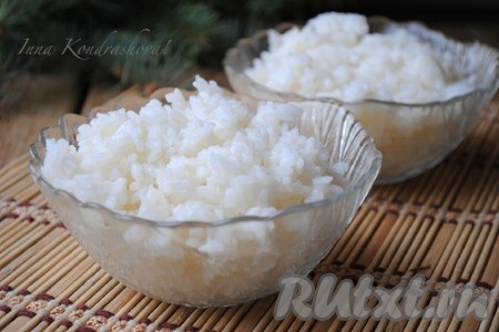 Вкусный, рассыпчатый рис, приготовленный в микроволновке, станет отличным гарниром к мясу и рыбе.