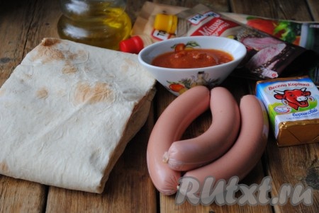 Подготовить необходимые ингредиенты для приготовления сосисок в лаваше.