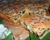 Пирог на кефире со шпинатом и моцареллой