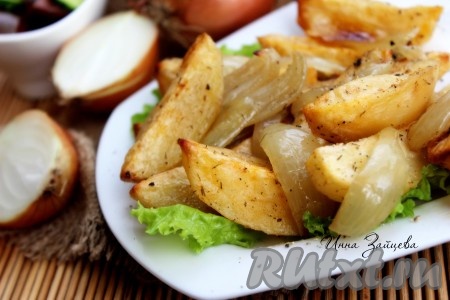 Картошка, запеченная с луком в духовке