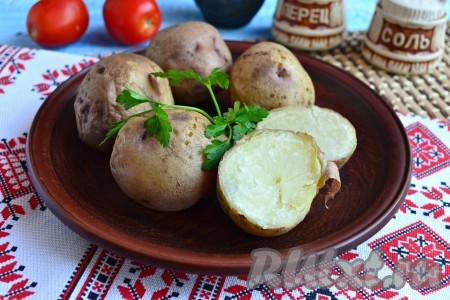 Картофель в "мундире" в микроволновке