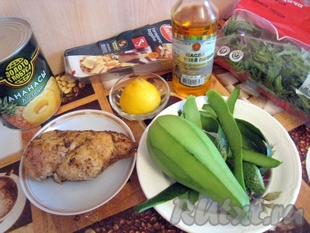 Ингредиенты для приготовления салата с авокадо и курицей