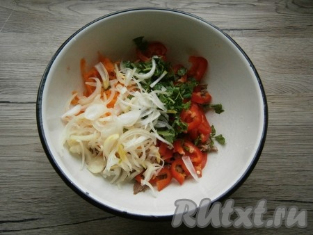 Как приготовить Кавказский салат с перцем, помидорами и редиской рецепт пошагово