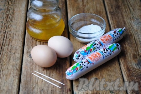 Подготовить необходимый набор ингредиентов для приготовления яичницы с сосиской в виде сердца. 