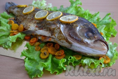 Рыба, запеченная в духовке с морковью