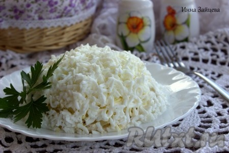 Салат "Невеста" с курицей и плавленным сыром 