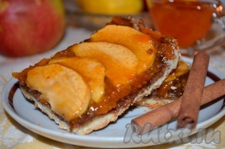 Пирог с абрикосовым джемом