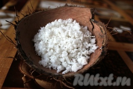 Как расколоть кокос и приготовить кокосовую стружку и кокосовое молоко 