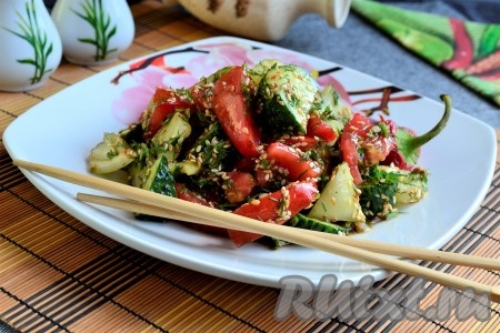 Овощной салат с кунжутом