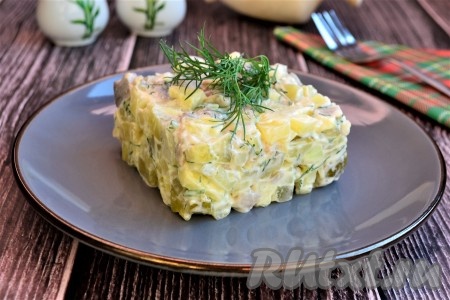 Немецкий салат с картофелем и селёдкой