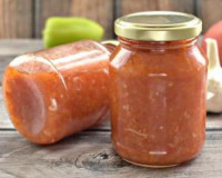 Классический рецепт аджики из помидоров с перцем и чесноком с варкой на зиму 