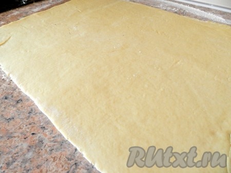 Раскатать тесто в прямоугольник 30х60 см.