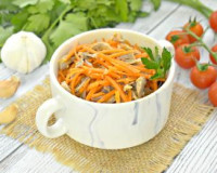 Салат с куриными желудками и корейской морковью