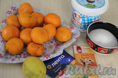 Подготовить продукты для приготовления десерта из мандаринов с желатином и сметаной. Сметану лучше брать жирностью 20% и выше.