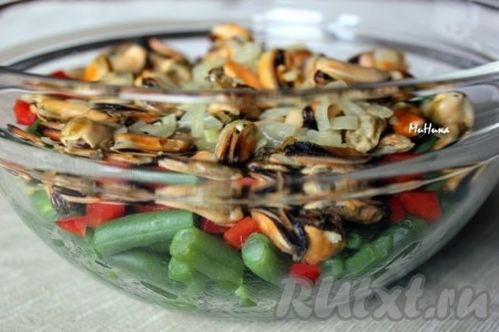 Рецепт салата с мидиями и стручковой фасолью