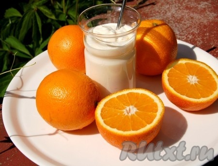 Остается только разложить десерт из апельсинов по креманкам, вазочкам или стаканчикам. Убрать в холодильник, а через 15-30 минут можно начинать наслаждаться.

