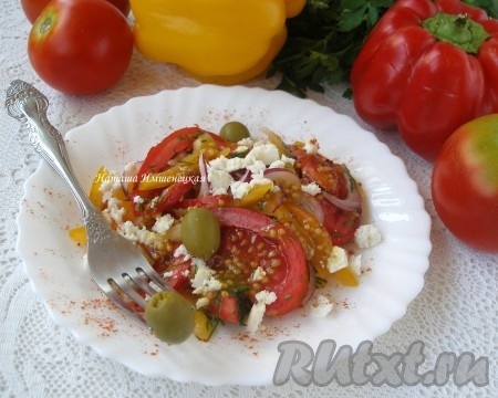 Салат с болгарским перцем, помидорами и сыром