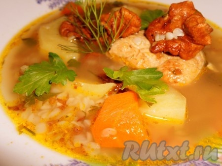 Ароматный, вкусный суп с гречкой и лисичками можно подавать на стол.

