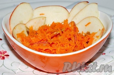 Салат из свежей моркови и яблок