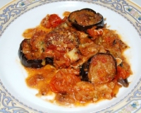 Баклажаны, запечённые с моцареллой и помидорами в духовке