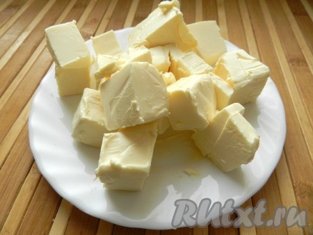 Сыр для супа нарезать кубиками.
