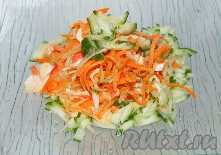 Салат из моркови с крабовыми палочками