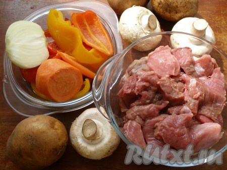 Ингредиенты для приготовления тушеной говядины с грибами и овощами