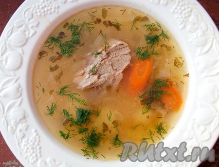 Вкусный и ароматный суп из индейки готов. Можно разливать по тарелкам и приступать к трапезе.