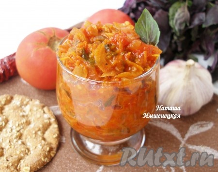 Аппетитный томатный соус с овощами станет прекрасным дополнением ко многим блюдам.