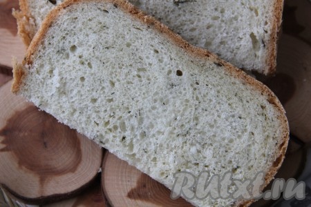 Пшеничный хлеб в хлебопечке с чесноком и укропом