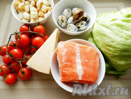 Ингредиенты для приготовления салата "Цезарь" с лососем