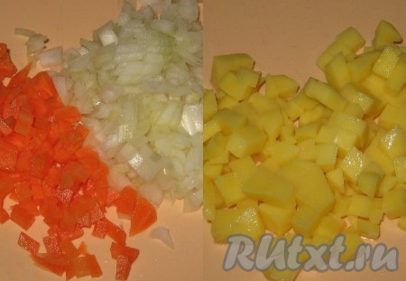 Овощи очистить и нарезать маленьким кубиком. 