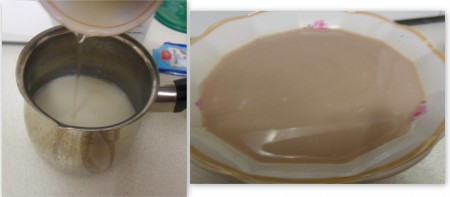 В оставшуюся молочную смесь добавляем желатиновую смесь и смесь какао. Перемешиваем.
