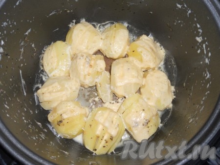 Выставить режим "Жарка" на 10 минут. За это время сыр расплавится, картофель пропитается сливками и немного поджарится.