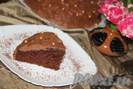 А вот так выглядит в разрезе наш очень вкусный  и ароматный шоколадно-кофейный торт. Угощайтесь!