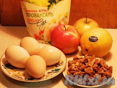 Ингредиенты для приготовления вкусного салата с грецкими орехами