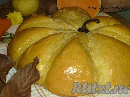 Хлеб в форме тыквы