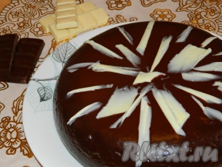 Шоколадный пирог с вишней в мультиварке