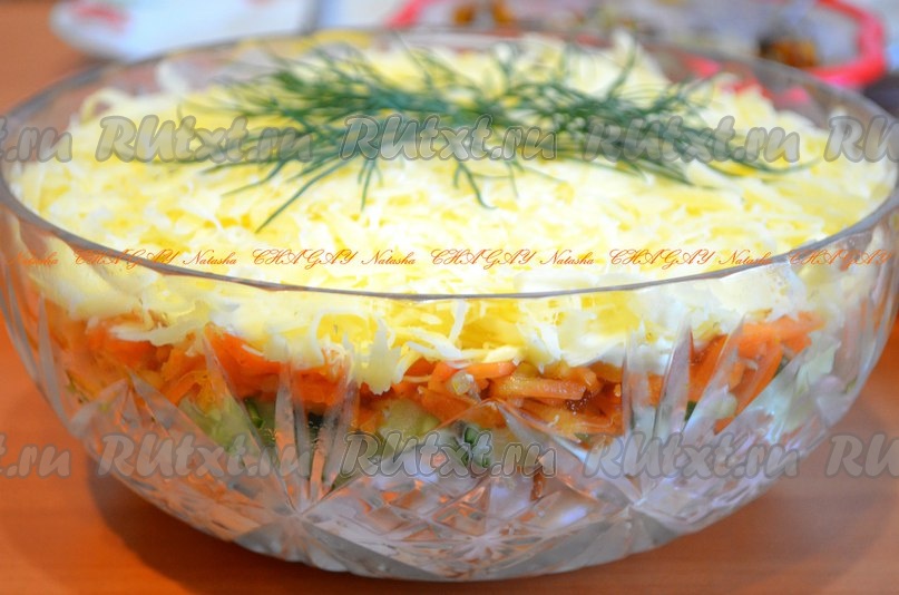 Салат с копченой курицей, корейской морковью и огурцом - рецепт с фото