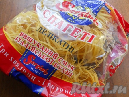 Спагетти лучше всего использовать твердых сортов.