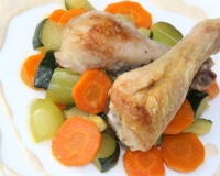 Курица с овощами и сливочным соусом
