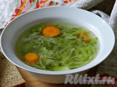 Куриный суп с зеленым горошком