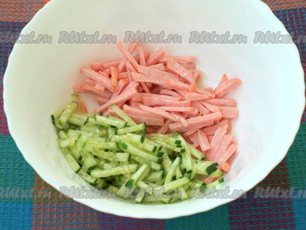 Рецепты салатов с колбасой