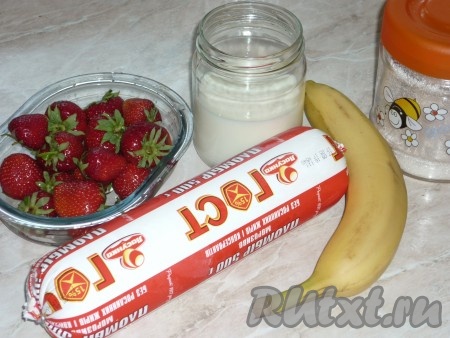 Ингредиенты для приготовления фруктово-ягодного коктейля с йогуртом и мороженым
